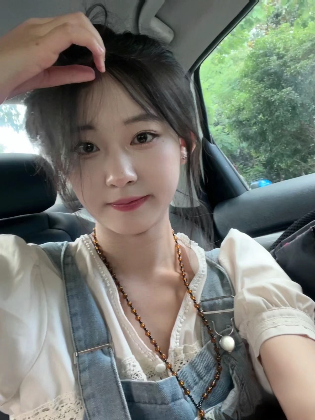 陪玩师兔子李的照片，约饭、K歌、逛街