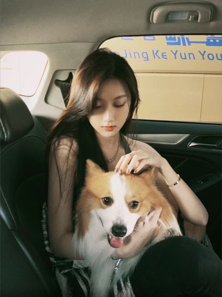 陪玩师刘梦然的照片，桌游、密室、露营